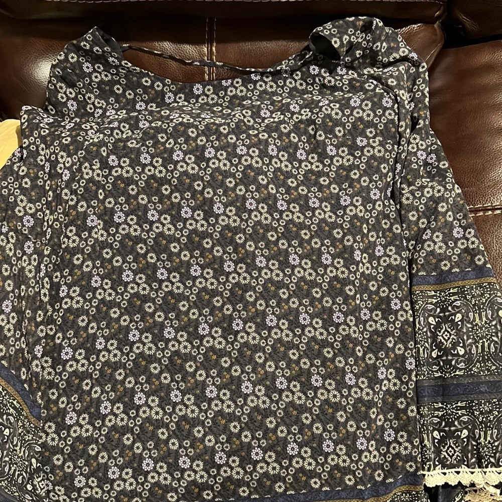 Women’s medium tunic top